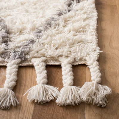 Casablanca CSB951 Hand Tufted Area Rug - Safavieh 4 Casablanca CSB951 Hand Tufted Area Rug - Safavieh - Image 2