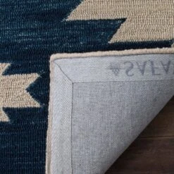 Holden Geometric Design Area Rug - Safavieh -Decoration Series Shop GUEST dd7dc43c a409 4e63 af64 bbacc25ca4f7