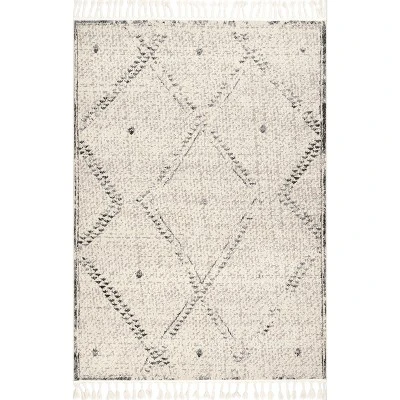 NuLOOM Camilla Moroccan Tassel Area Rug 9 NuLOOM Camilla Moroccan Tassel Area Rug - Image 7